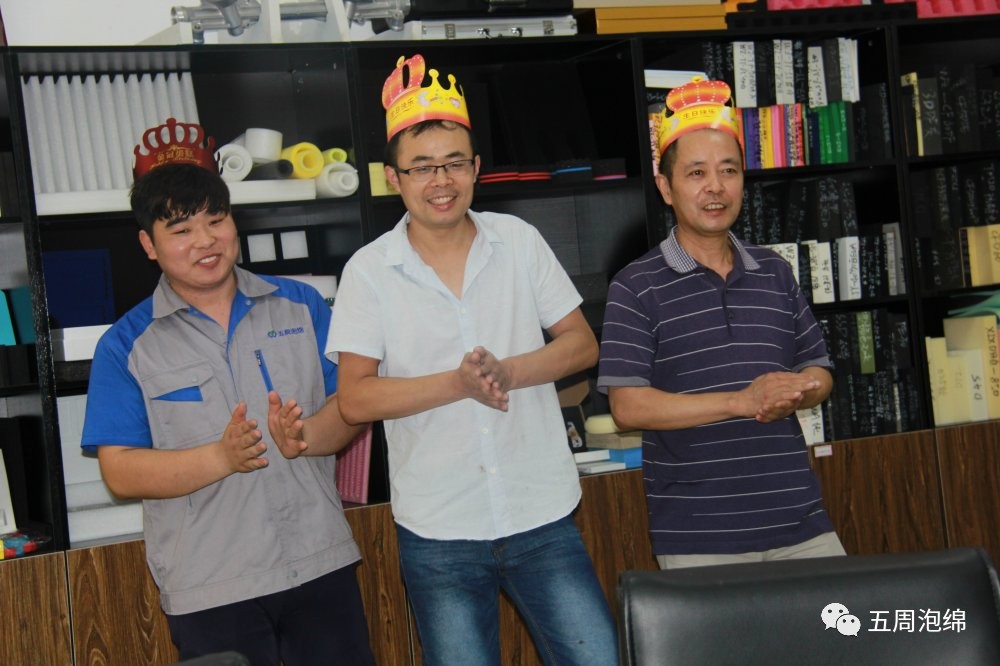 員工生日會|跟著五周走，吃喝玩樂全都有