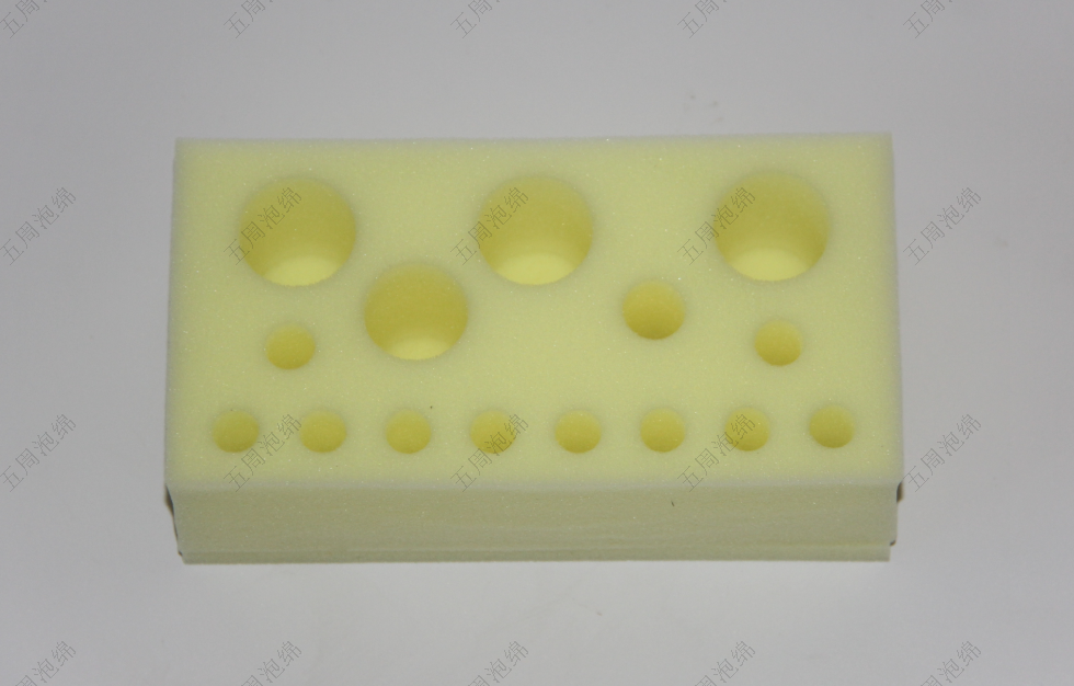 用戶體驗(yàn)視角：為何上層產(chǎn)品都執(zhí)著于PU海綿內(nèi)襯設(shè)計(jì)？