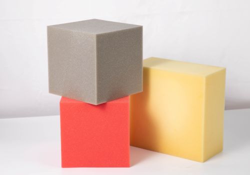 PU 海綿內(nèi)襯與 EVA 泡綿內(nèi)襯：差異對(duì)比與場(chǎng)景適配