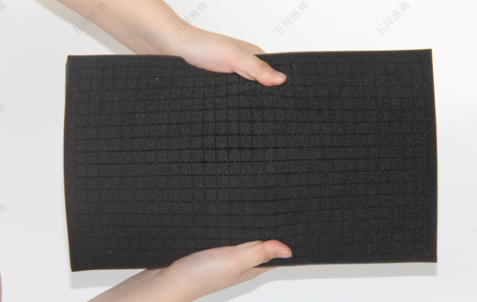 弧形 U 型海綿內(nèi)襯：異形設備的 “包裹式緩沖層”