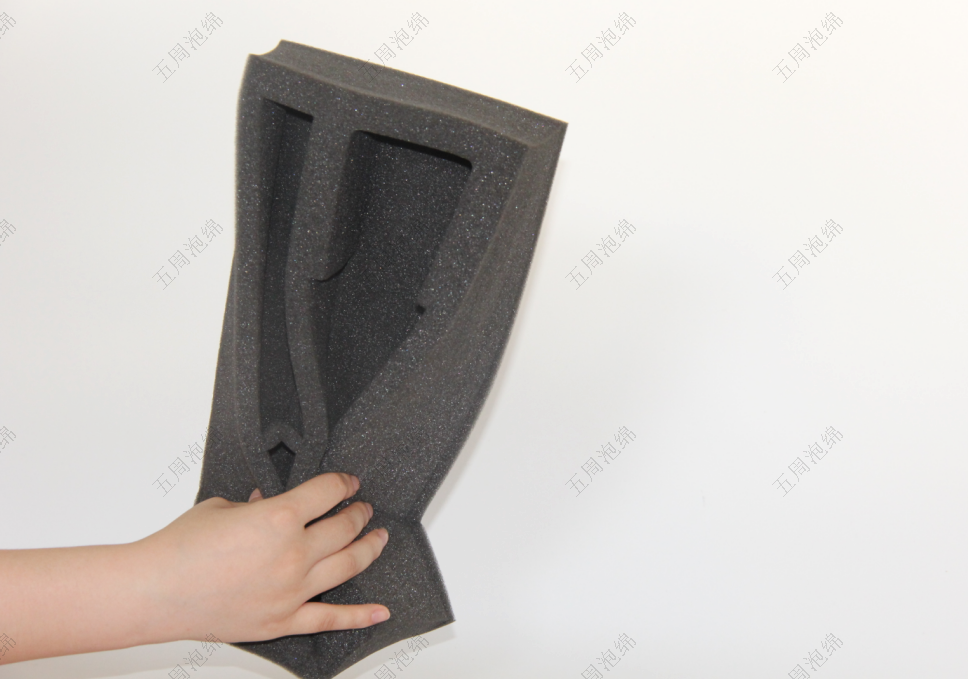 多分區(qū)海綿內(nèi)襯：長條設備的 “分類防護方案”